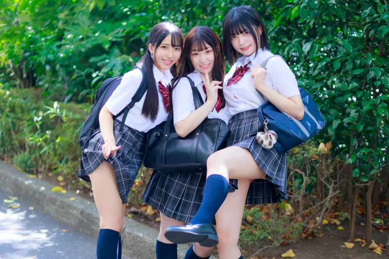 deaa024｜ゆみ＆おと＆まこ（出演：虹村ゆみ、美咲音） サンプル画像 1
